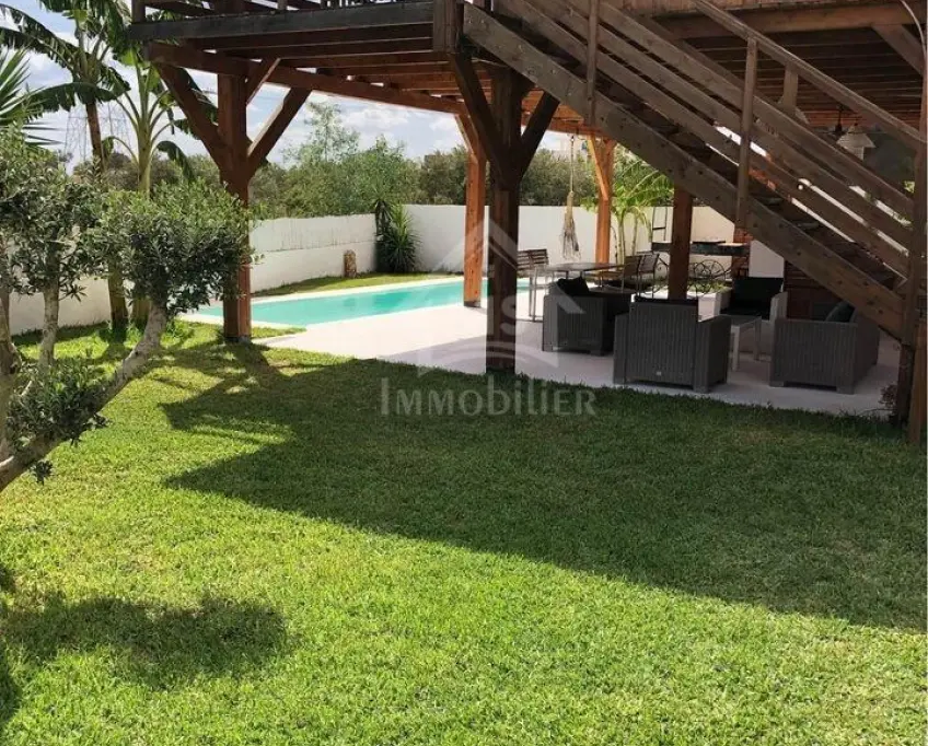 Villa s+4 avec piscine à hammamet à vendre 51355351