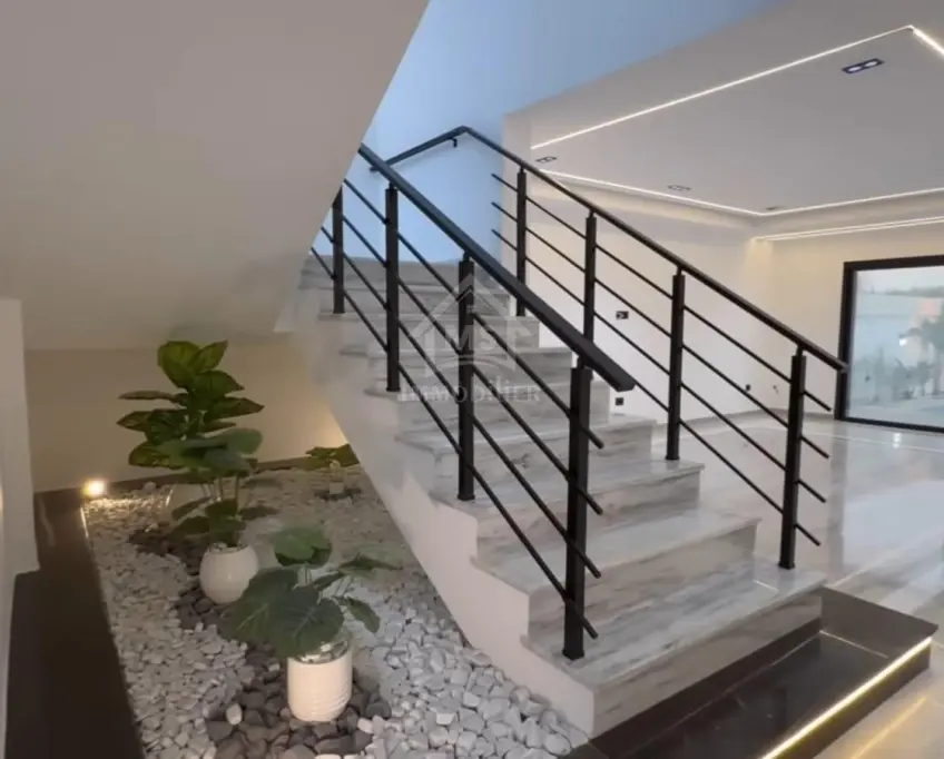 Villa s+4 toute neuve avec piscine à vendre à hammamet sud 51355351