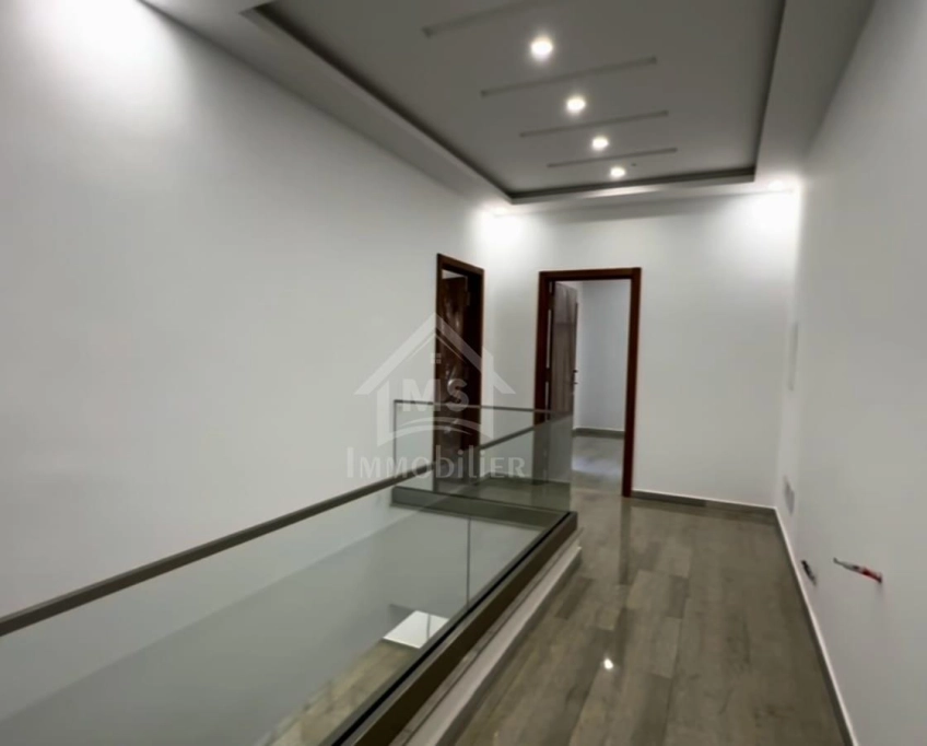Villa s+4 toute neuve avec piscine à vendre à hammamet sud 51355351