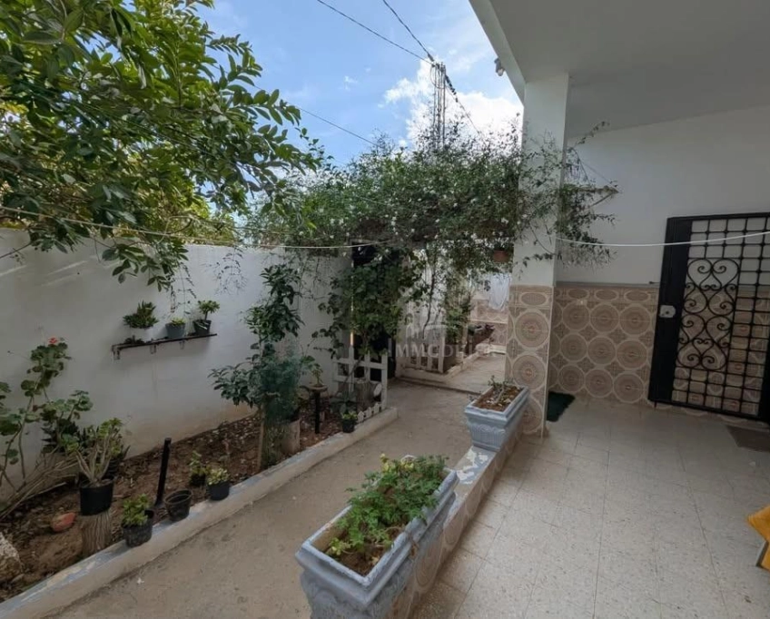 Maison s+2 avec jardin à vendre à hammamet sud 51355351