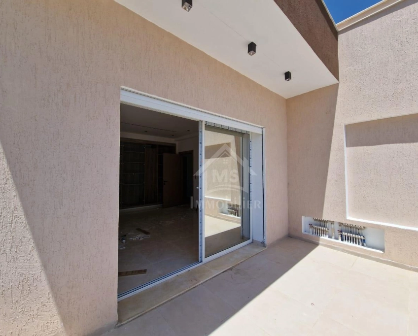 Un duplex s+5 avec piscine à hammamet sud à vendre 51355351