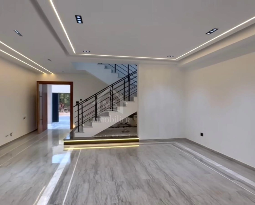 Villa s+4 toute neuve avec piscine à vendre à hammamet sud 51355351