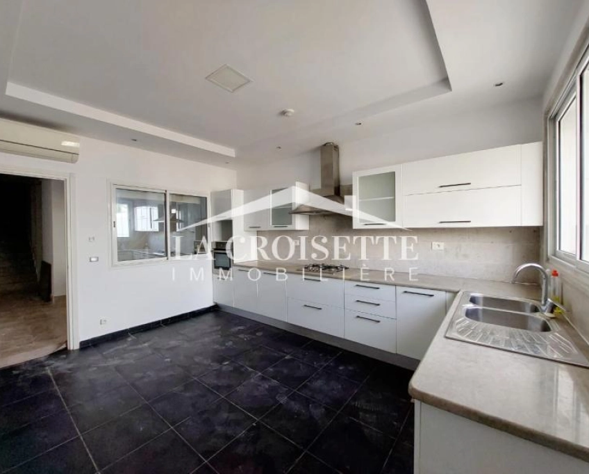 Triplex s4 vue sur mer à la marsa ztrl0108