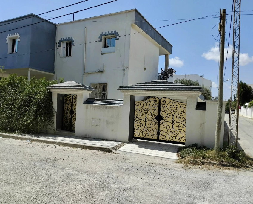 À vendre, villa indépendante idéalement située à cité riadh, kélibia