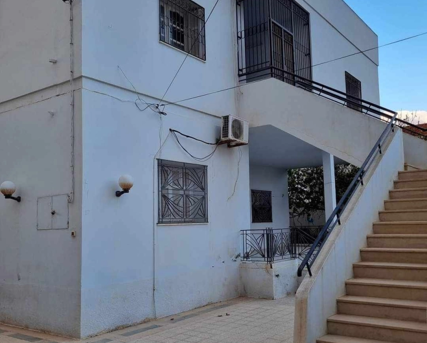 Villa avec deux etages indepenantes
