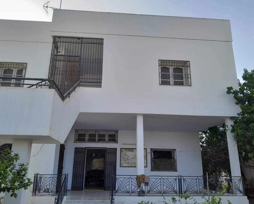 Villa avec deux etages indepenantes