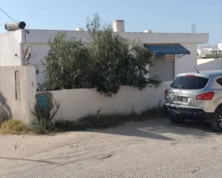 Maison indépendante avec deux garages près de toutes commodités