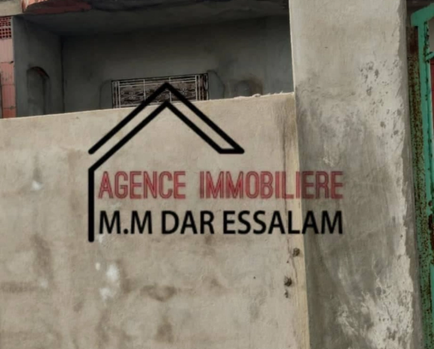 Maison inachevée près de la mer