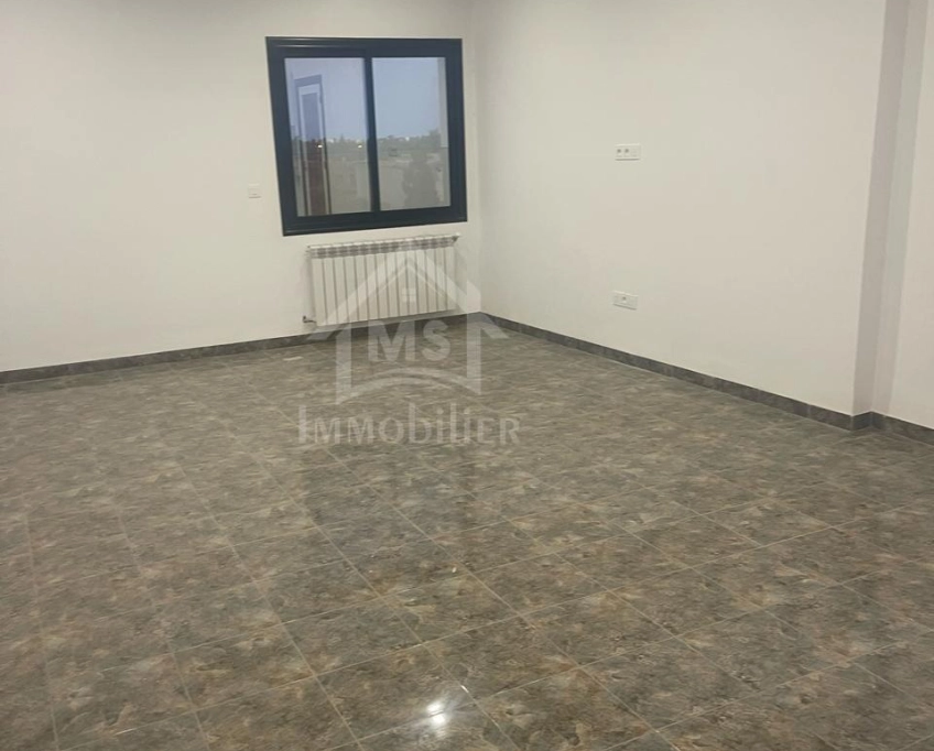 A vendre à manaret hammamet, villa s+5 avec piscine 51355351