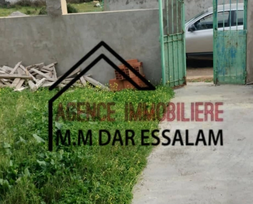 Maison inachevée près de la mer