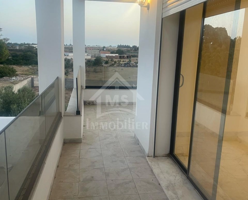 A vendre à manaret hammamet, villa s+5 avec piscine 51355351