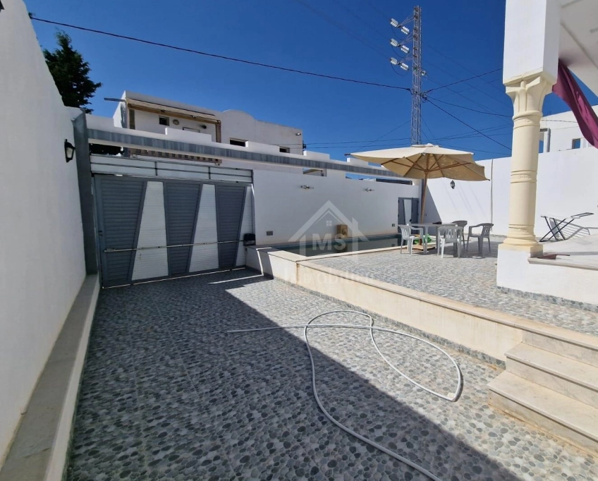 Une villa meublée avec piscine à vendre à hammamet 51355351