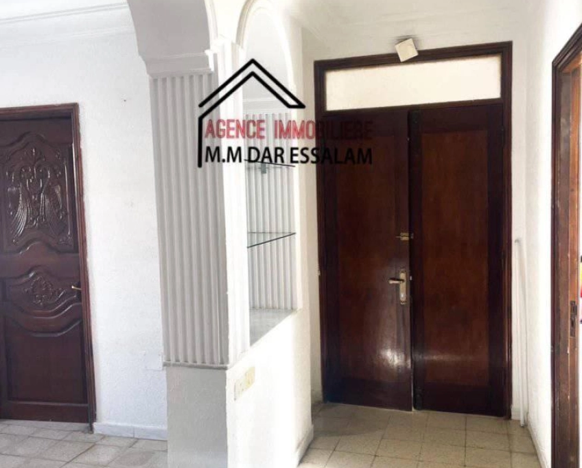 Maison avec deux garages à kélibia