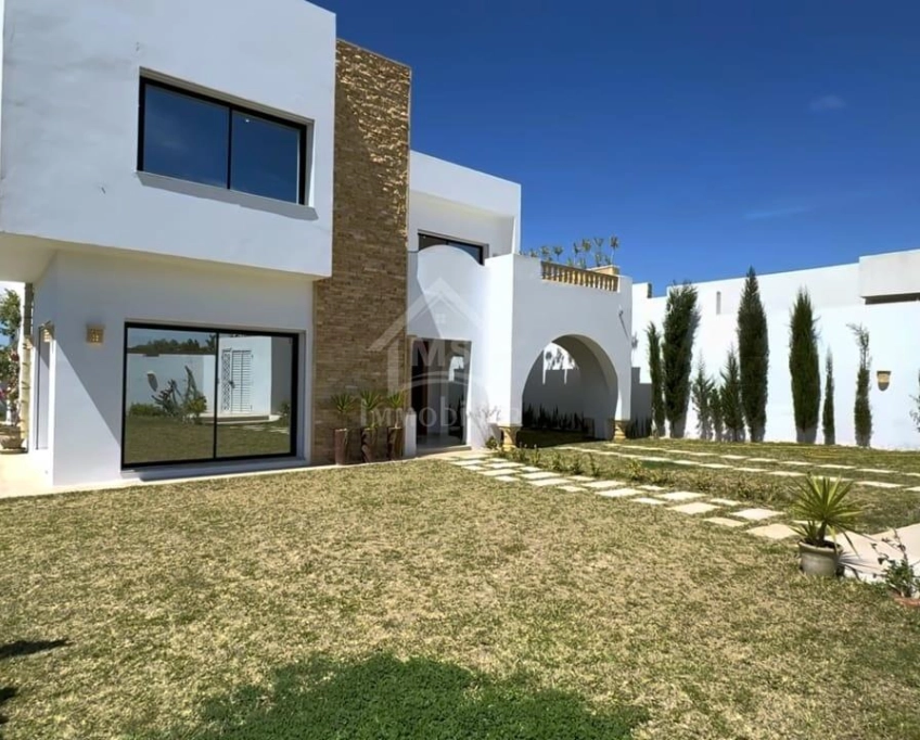 Villa s+4 toute neuve avec grand jardin à vendre à hammamet sud 51355351