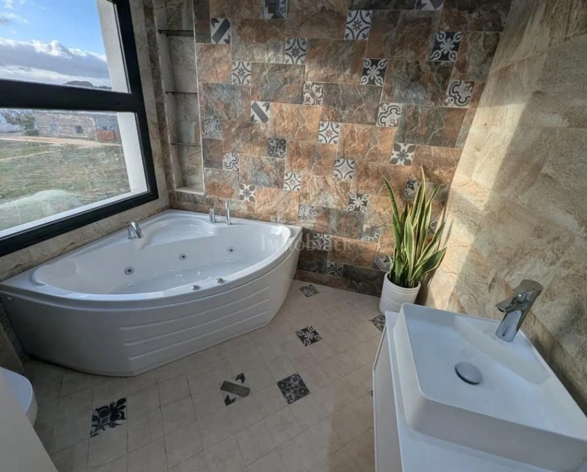 Villa s+4 toute neuve avec grand jardin à vendre à hammamet sud 51355351