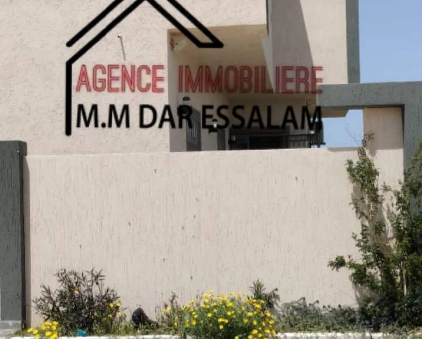 Deux maisons près de la plage à vendre