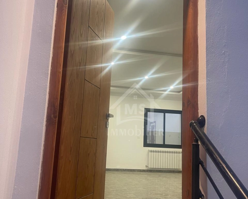 A vendre à manaret hammamet, villa s+5 avec piscine 51355351