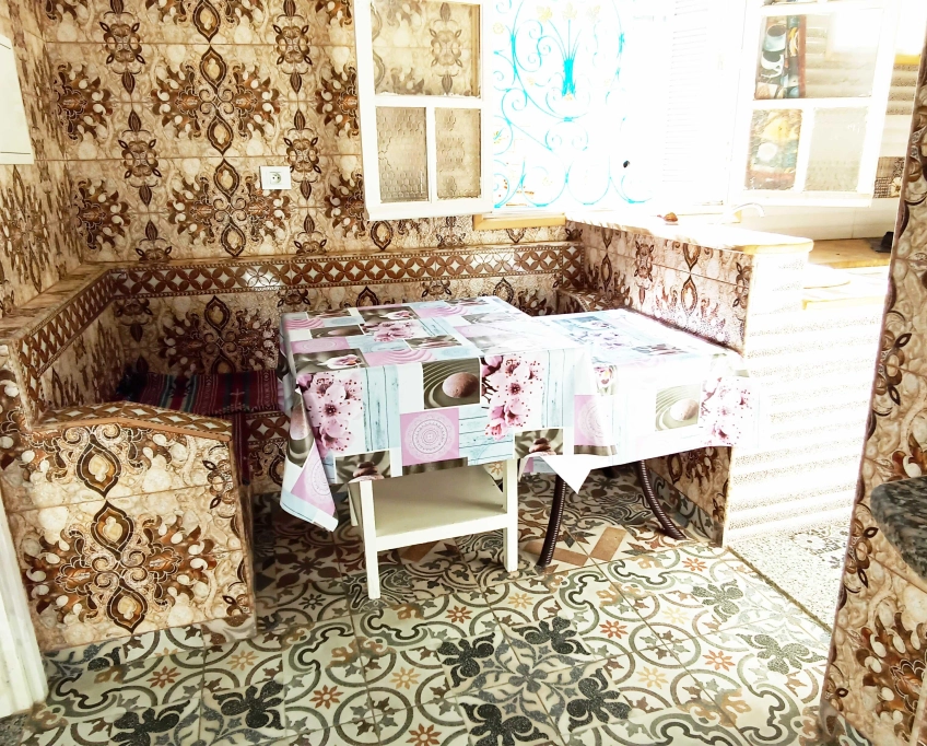 منزل مؤثث ، يبعد 1 دقيقة مشي عن البحر ، في قصور الساف في ولاية المهدية