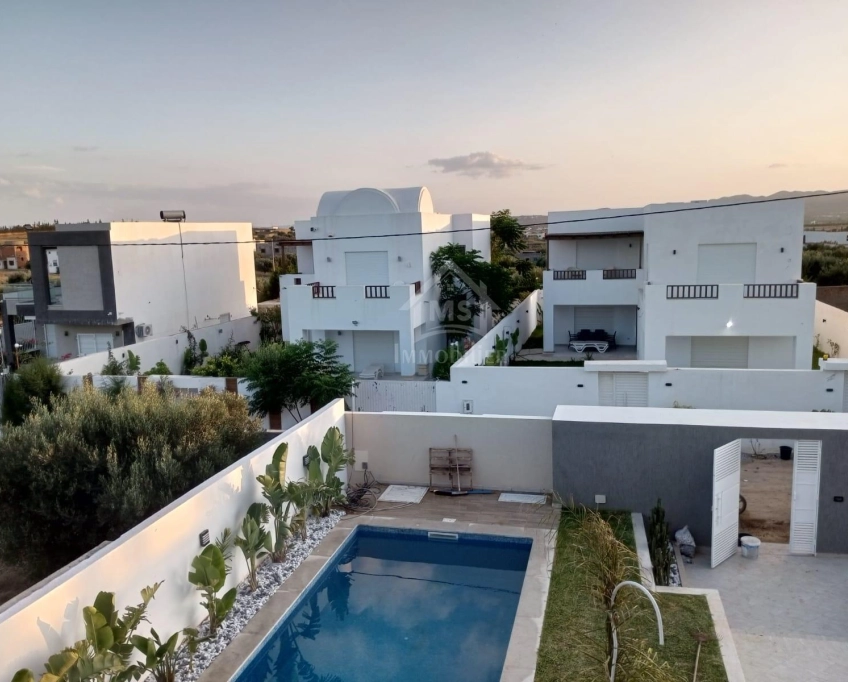 Villa s+5 toute neuve avec piscine à vendre à hammamet sud 51355351