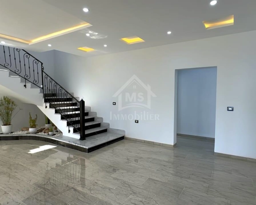 Villa s+4 toute neuve avec grand jardin à vendre à hammamet sud 51355351