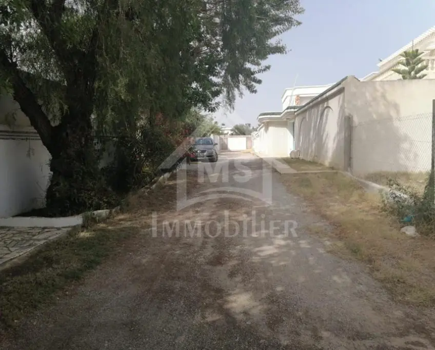 Un terrain clôturé de 348 m² à vendre à la zone touristique 51355351