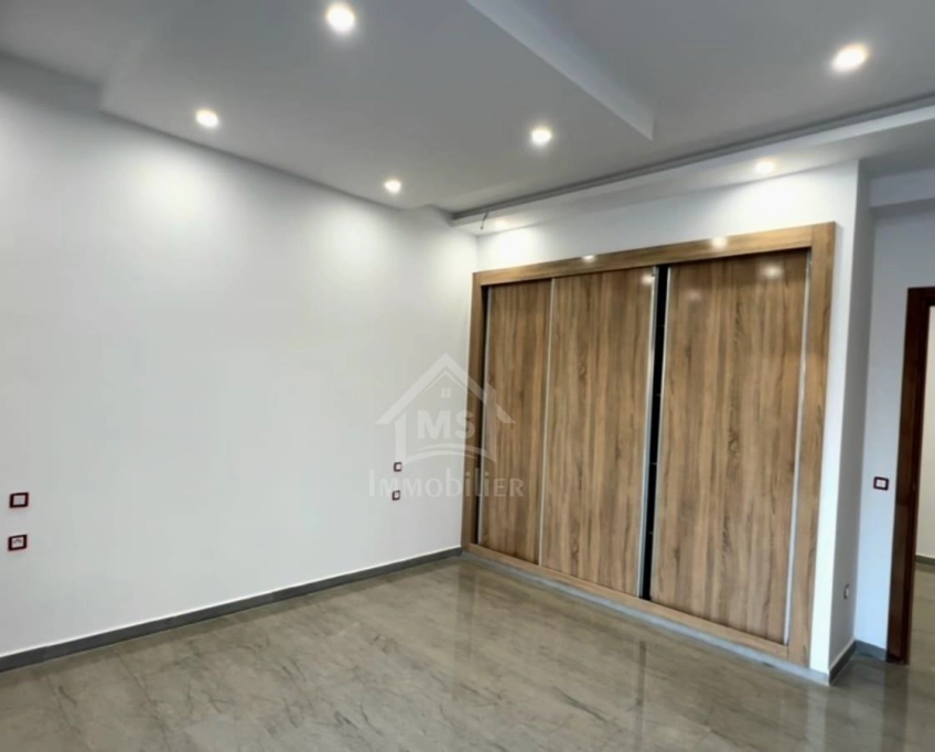 Villa s+4 toute neuve avec piscine à vendre à hammamet sud 51355351