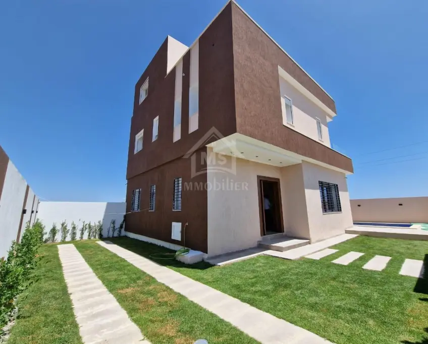 Un duplex s+5 avec piscine à hammamet sud à vendre 51355351