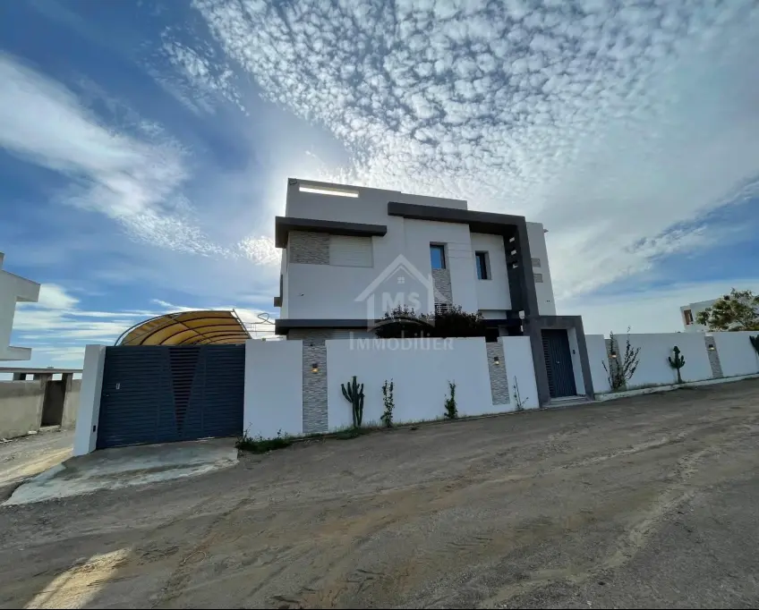 Villa s+4 toute neuve avec jardin et piscine à hammamet sud 51355351