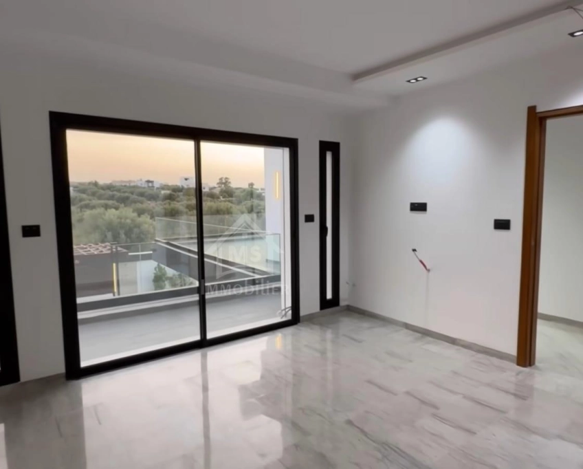 Villa s+4 toute neuve avec piscine à vendre à hammamet sud 51355351