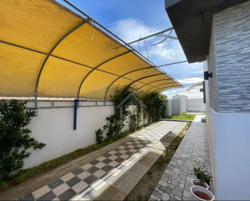 Villa s+4 toute neuve avec jardin et piscine à hammamet sud 51355351