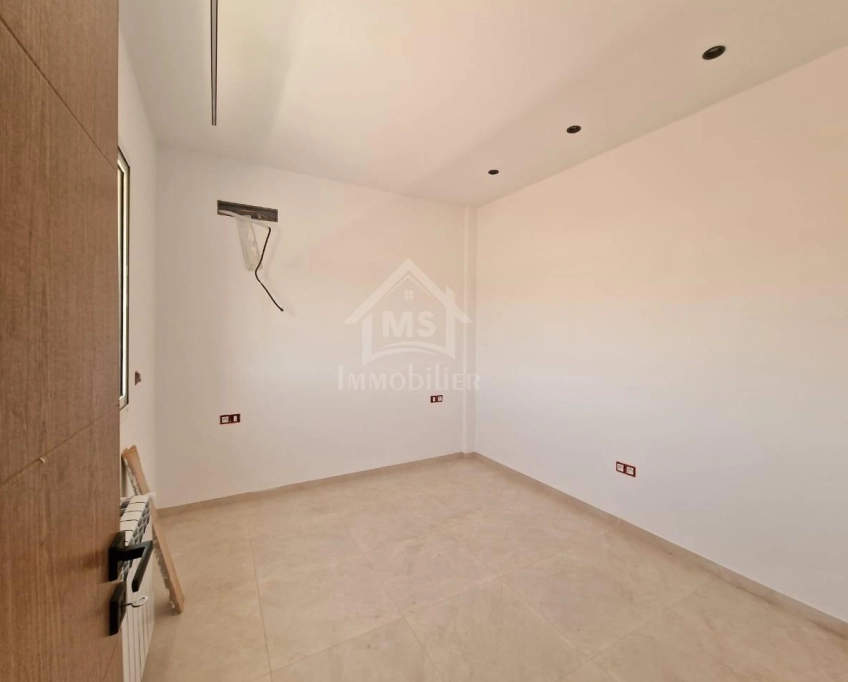 Un duplex s+5 avec piscine à hammamet sud à vendre 51355351