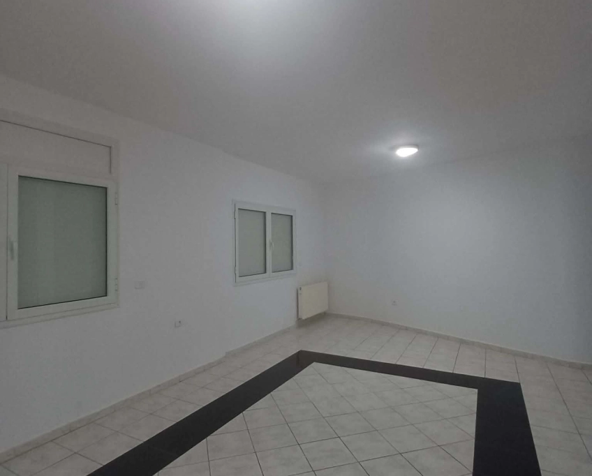 A louer etage de villa ennaser
