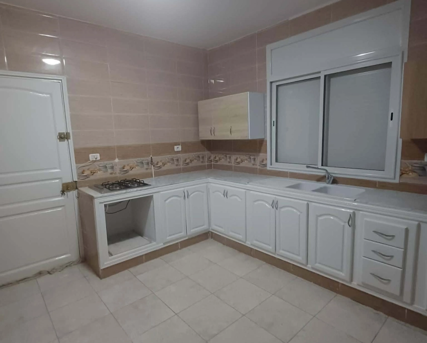 A louer etage de villa ennaser