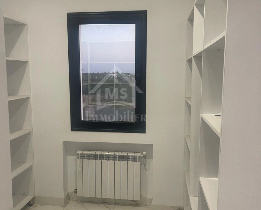 A vendre à manaret hammamet, villa s+5 avec piscine 51355351