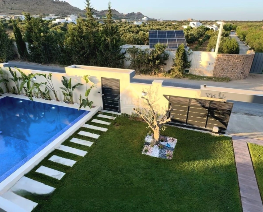 Villa toute neuve avec piscine et jardin à vendre 51355351