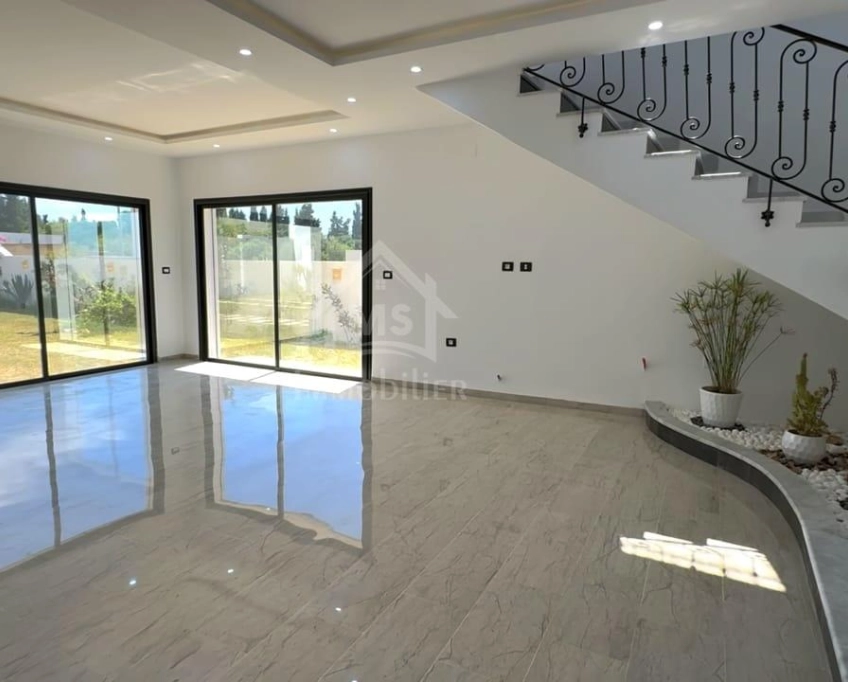 Villa s+4 toute neuve avec grand jardin à vendre à hammamet sud 51355351