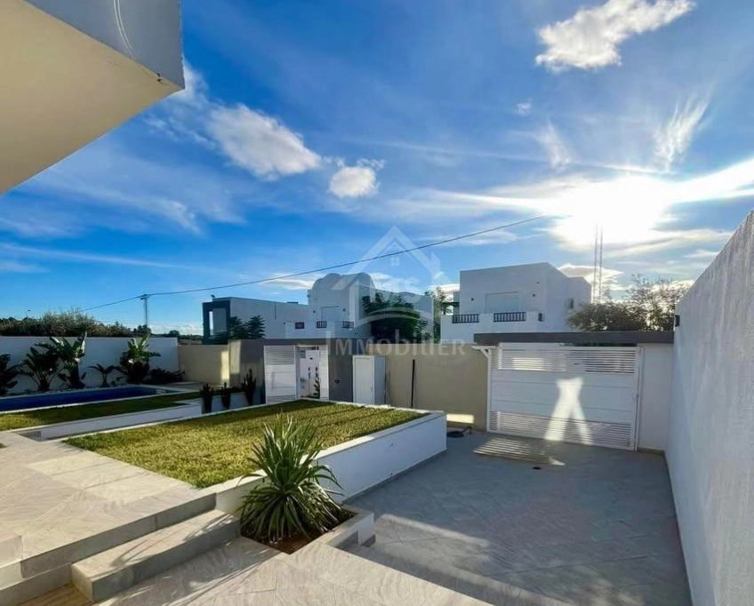 Villa s+5 toute neuve avec piscine à vendre à hammamet sud