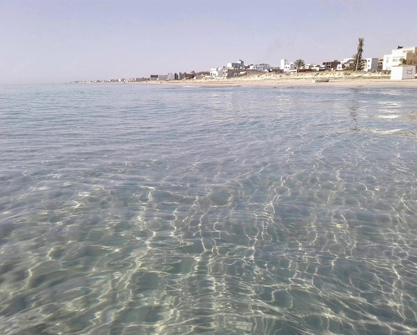 منزل مؤثث ، يبعد 1 دقيقة مشي عن البحر ، في قصور الساف في ولاية المهدية