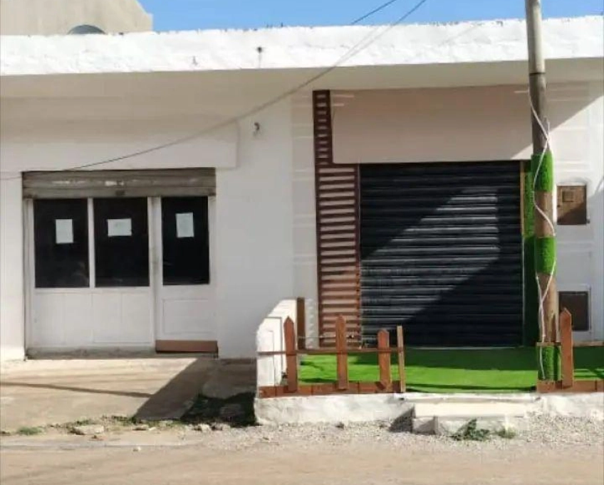 Deux garages près de toutes commodités à vendre