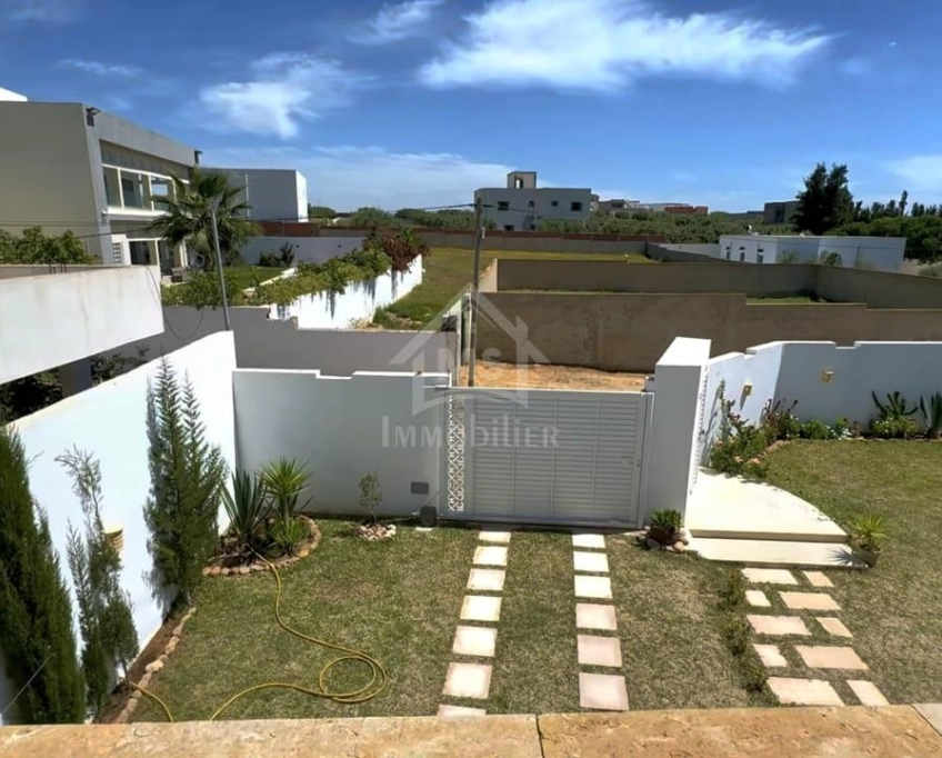Villa s+4 toute neuve avec grand jardin à vendre à hammamet sud 51355351