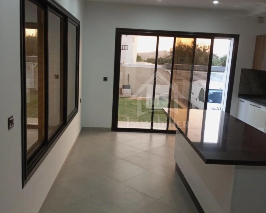 Villa s+5 toute neuve avec piscine à vendre à hammamet sud 51355351