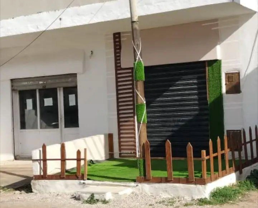 Deux garages près de toutes commodités à vendre