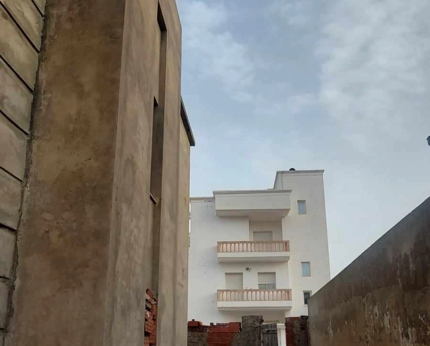 Vente de maison inachevée à la cité el wafa elmrezga