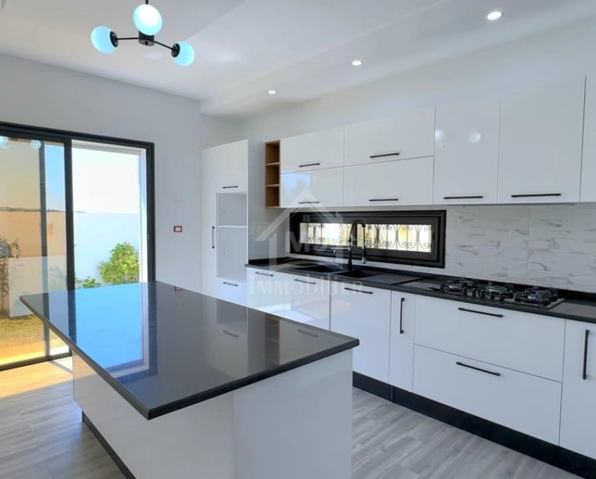 Villa s+4 toute neuve avec grand jardin à vendre à hammamet sud 51355351