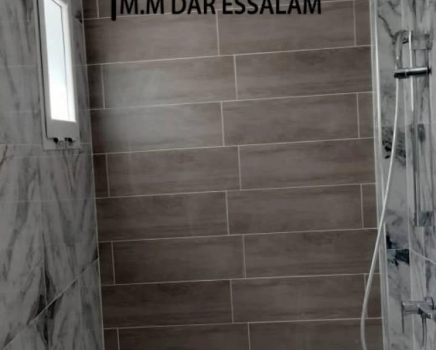 Maison indépendante première main près de la plage sableuse