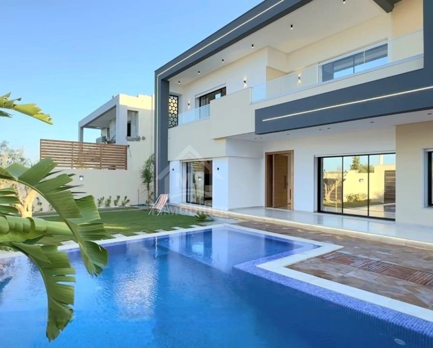 Villa toute neuve avec piscine et jardin à vendre 51355351