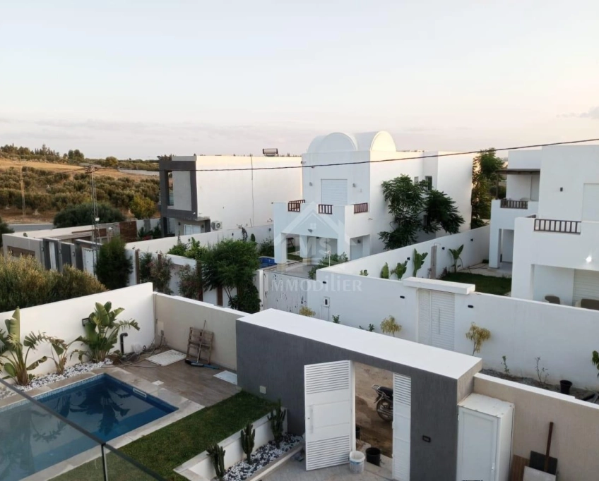 Villa s+5 toute neuve avec piscine à vendre à hammamet sud 51355351