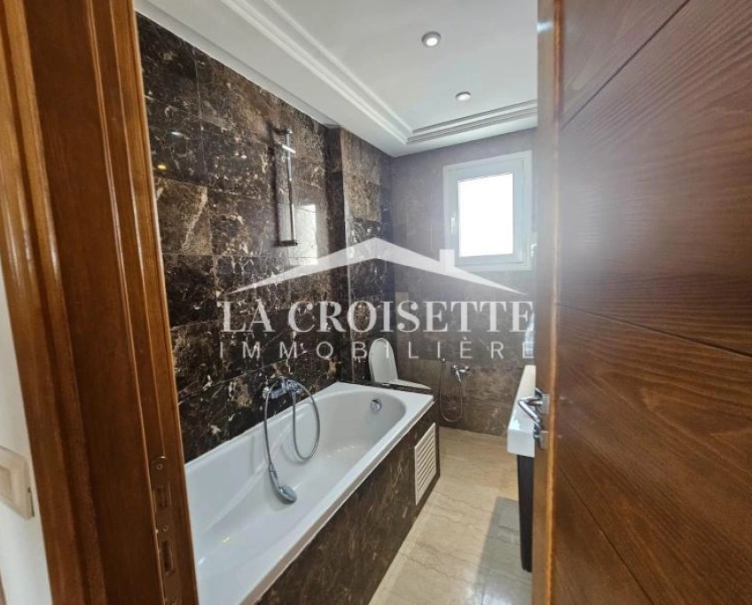 Penthouse s4 avec piscine et terrasse aux jardins de carthage mal4154