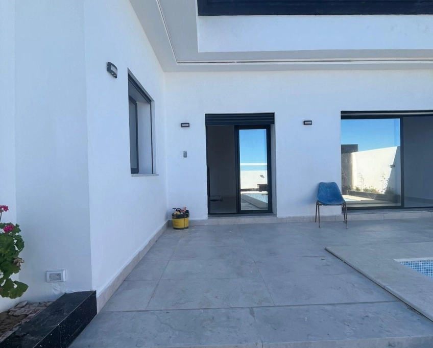 Villa avec piscine près de la mer