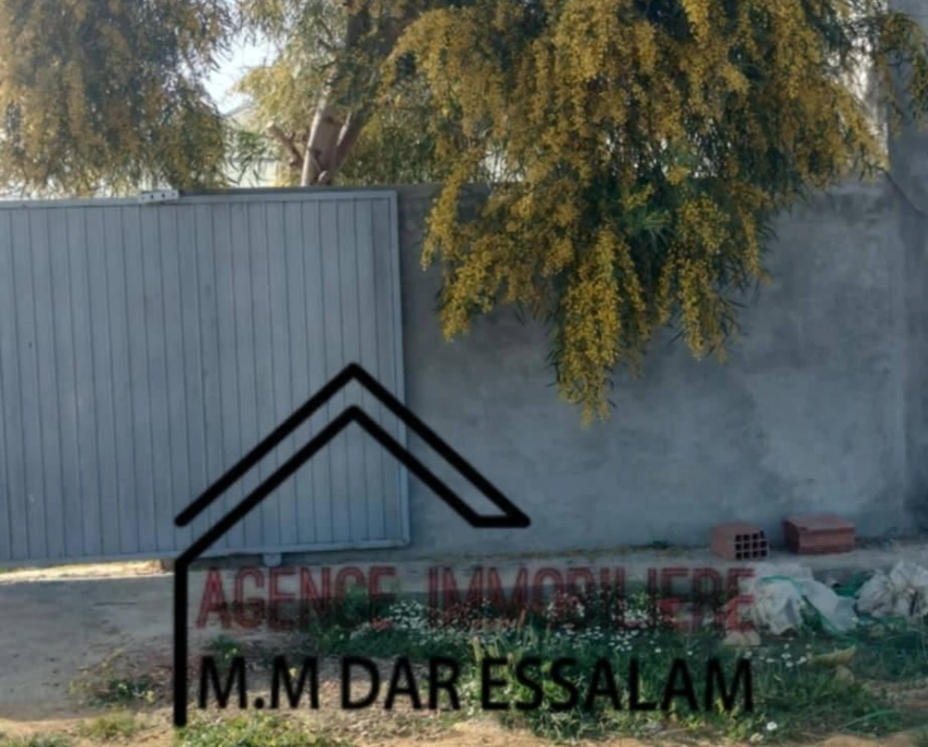 Terrain agricole contenant une maison à vendre